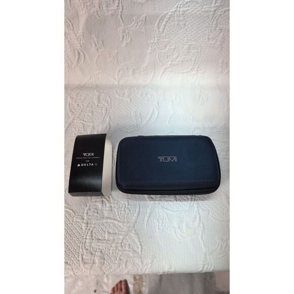 TUMI for Delta Hard Case Shell Toiletry Cosmetic Travel Kit Unused 11 Items - Picture 2 of 12